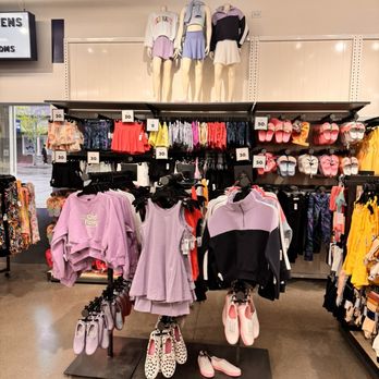 Old Navy Outlet - Men's Clothing Near Me - Central Valley, New York