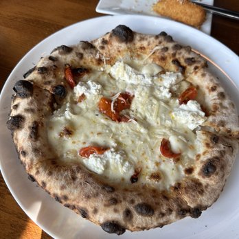 Sono Wood Fired - Bianco pizza - Pizza Near Me - Norwalk, Connecticut Sono Wood Fired - Bianco pizza - Pizza Near Me - Norwalk, Connecticut