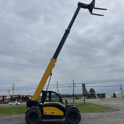 McLaren Rent-All - 33' telehandler