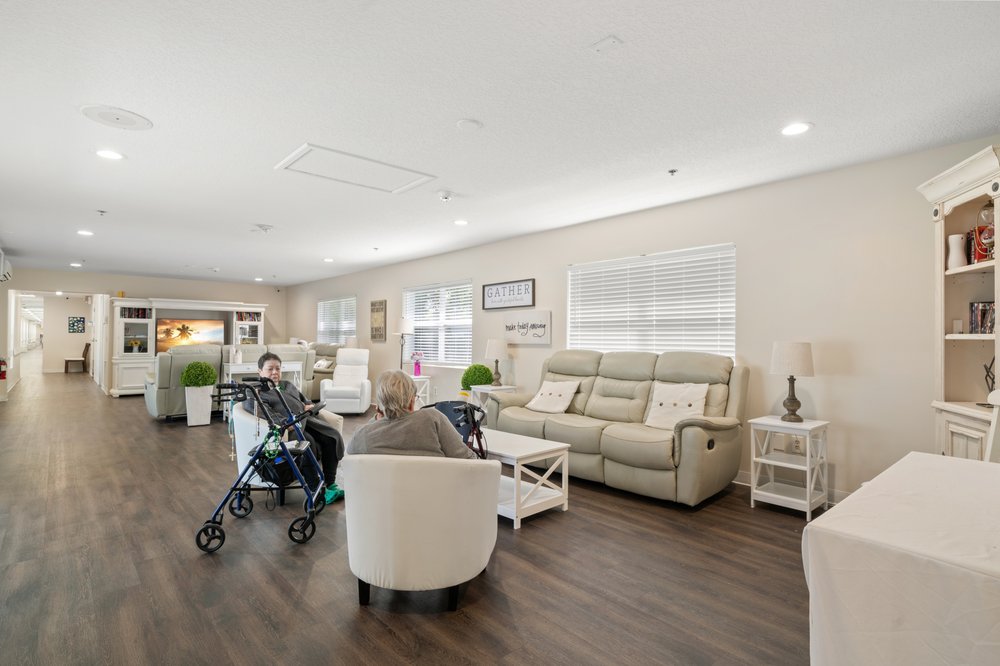 GREEN TREE ASSISTED LIVING Updated August 2024 22 Photos 8207 Forest City Rd, Orlando