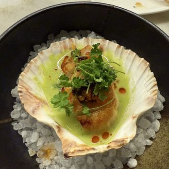 Uchiko Austin - grilled scallop - Sushi Bars Near Me - Austin, Texas Uchiko Austin - grilled scallop - Sushi Bars Near Me - Austin, Texas