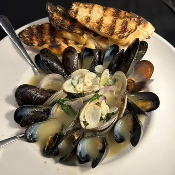 Anthony's La Piazza Prime - Mussels and Clam - Italian Near Me - Raleigh, North Carolina
