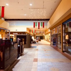 Mesilla Valley Mall - This is what the Mall looks like at 5:30pm Christmas Eve - Let's go Home
