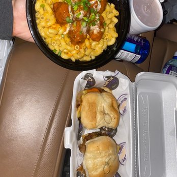 Houstatlantavegan - Buffalo Thick and yells, mini burgers - Vegan Near Me - Houston, Texas