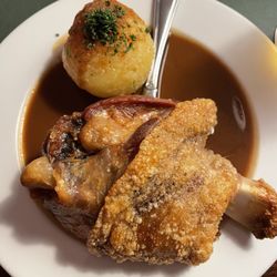 Bayerische Staatsbrauerei Weihenstephan - Shweinshaxe(pork knuckle)