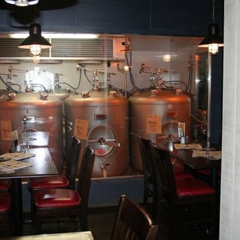 Les 3 Brasseurs - Breweries Near Me - Brossard, Quebec