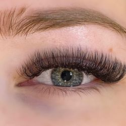Elegant  Eyelashes - Volume Full set

 Volume lashes are used to improve 
 texture, depth, and ampleness