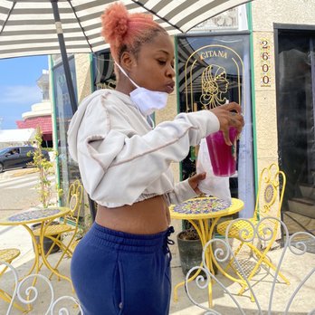 Gitana Cafe - Coffeee with a cutie - Cafes Near Me - Hermosa Beach, California