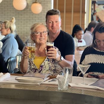 Hudson House - Good tea and beer - Seafood Near Me - Irving, Texas