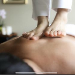 Herbal Massage - Walk-on-back