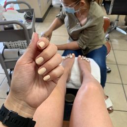 Regular Mani pedi Regular Mani pedi
