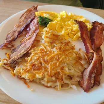 Red Rock Cafe - 2 eggs w/ bacon and hash browns - Breakfast & Brunch Near Me - Sedona, Arizona Red Rock Cafe - 2 eggs w/ bacon and hash browns - Breakfast & Brunch Near Me - Sedona, Arizona