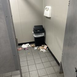 Circle K - Bathroom
