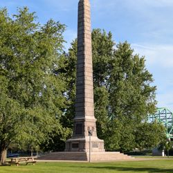 Tu-Endie-Wei State Park - Point Pleasant Battle memorial at Tu-Endie-Wei State Park, Point Pleasant