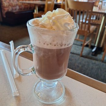 Elmer's Restaurant - Hot chocolate (free refills) - American Near Me - Vancouver, Washington