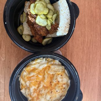 Jacob's Pickles Time Out Market - Nashville Hot Chicken Sandwich Classic Mac & Cheese - Comfort Food Near Me - Brooklyn, New York