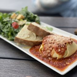 Merkin Vineyards Tasting Room & Osteria - Lasagna meat cupcake
