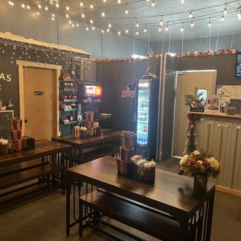 Bubba J's BBQ - Dine in area - Barbeque Near Me - East Wenatchee, Washington