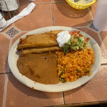 Fernandez Mexican Restaurant - Flauta plate - Mexican Near Me - San Antonio, Texas