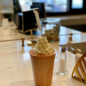 Sanguich - Batido de mamey - Cuban Near Me - Miami, Florida