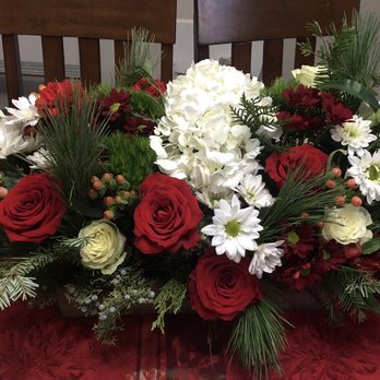 Franky's Flowers & Design - Christmas flowers for the table - Floral Designers Near Me - Chicago, Illinois
