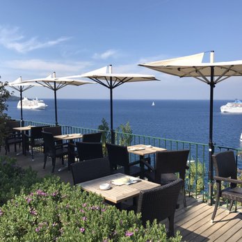Hotel Villa Garden - Cruise ships from the cliff side bistro - Hotels Near Me - Sant'Agnello, NA Hotel Villa Garden - Cruise ships from the cliff side bistro - Hotels Near Me - Sant'Agnello, NA