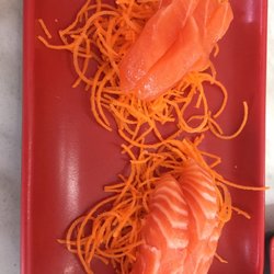 Sakana Japanese Cafe - Salmon sashimi
