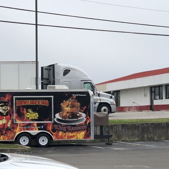 Bucky Bee's BBQ - a food truck in a parking lot - Barbeque Near Me - Cave City, Kentucky Bucky Bee's BBQ - a food truck in a parking lot - Barbeque Near Me - Cave City, Kentucky