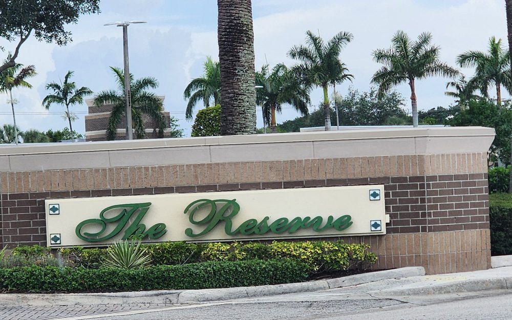 Reserve Shopping Center Image