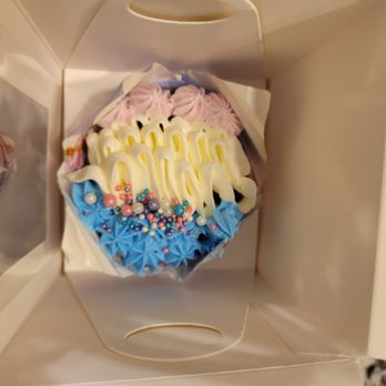 Lee Lee's Bakery - a cupcake in a box - Custom Cakes Near Me Lee Lee's Bakery - a cupcake in a box - Custom Cakes Near Me