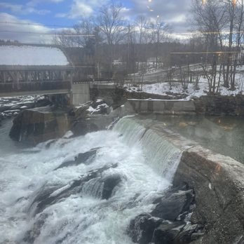 Simon Pearce - Waterfall view - New American Near Me - Quechee, Vermont