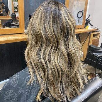 Salon Vanitas - Balayage and cut by Yuki (04/2023) - Hair Salons Near Me - Honolulu, Hawaii
