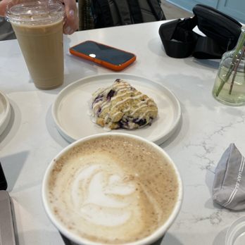 The Crafted Scone - Honeybee latte 10/10 - Bakeries Near Me - Temecula, California