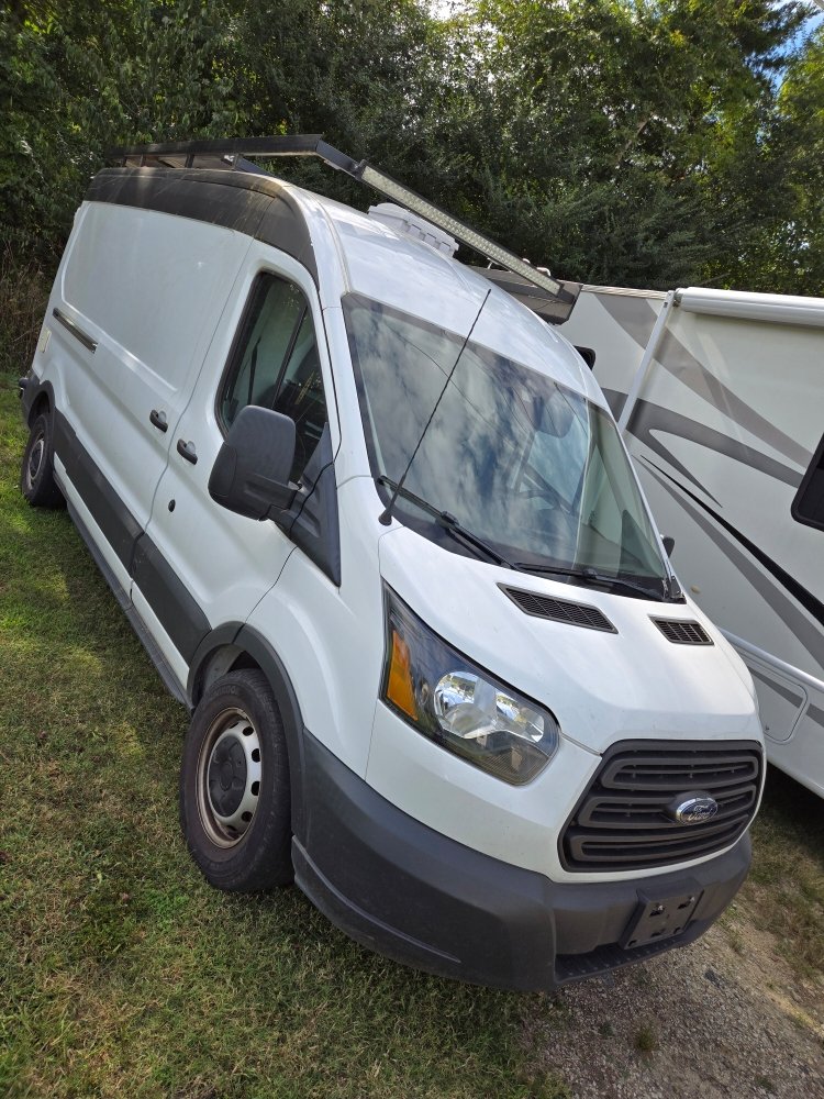 Slide of ET'S Camping & RV