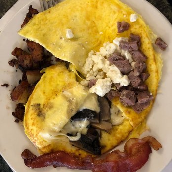 Mansour's Market - half of $9 portobello and the $8 murazzi omelets, with sides of bacon [3 strips for $3] and home potatoes [$3]. Bland and tasteless. Skip. - Coffee & Tea Near Me - Scranton, Pennsylvania