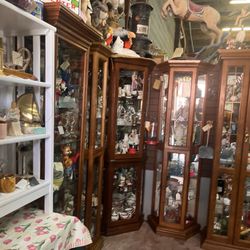 Kay's Antiques - Right as you walk in