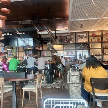 Leah's Kitchen - Seating area - Cajun/Creole Near Me - Kenner, Louisiana