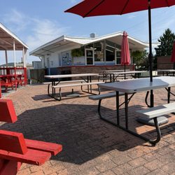 Toni's Ice Cream - Outdoor seating