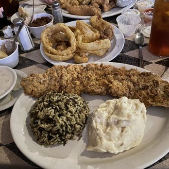 Murphy's Steakhouse - chicken fried steak - Steakhouses Near Me - Winchester, Texas