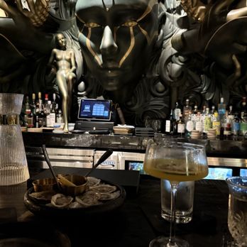 Dearly Beloved - Porn star martini and oysters during hh - Cocktail Bars Near Me - Chicago, Illinois