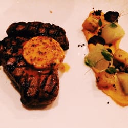 Fuego - Angus ribeye med ají-molido smør, puré af butternut squash, majroekål og polenta med løvstikke