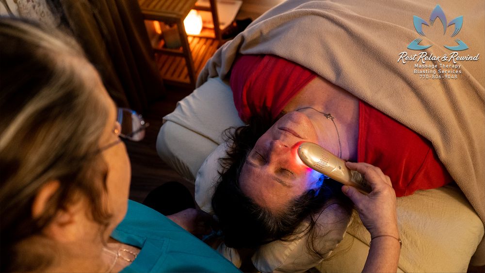 Rest, Relax & Rewind Logo