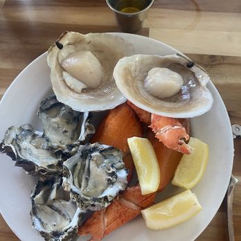 Tom Ham's Lighthouse - Lobster claw, raw oyster, raw scallops, lemon wedge, warm butter - Breakfast & Brunch Near Me - San Diego, California Tom Ham's Lighthouse - Lobster claw, raw oyster, raw scallops, lemon wedge, warm butter - Breakfast & Brunch Near Me - San Diego, California