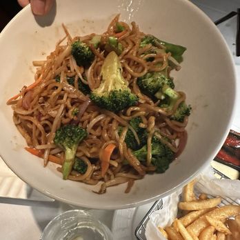 Mito - Lo mein - Asian Fusion Near Me - Babylon, New York
