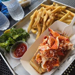 Regular Connecticut roll with fries. Regular Connecticut roll with fries.
