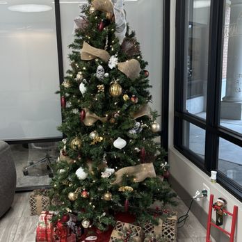 Murphy Bank - Decorated for Christmas! - Banks & Credit Unions Near Me - Fresno, California Murphy Bank - Decorated for Christmas! - Banks & Credit Unions Near Me - Fresno, California