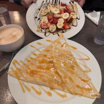 Café et Crêpe - Cinnamon, apple, caramel crepe & banana, strawberry, Nutella crepe. - Creperies Near Me - Montreal, Quebec Café et Crêpe - Cinnamon, apple, caramel crepe & banana, strawberry, Nutella crepe. - Creperies Near Me - Montreal, Quebec