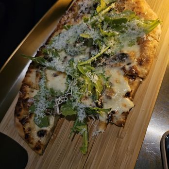 Bar 404 - Truffle Flatbread - Cocktail Bars Near Me - Toronto, Ontario