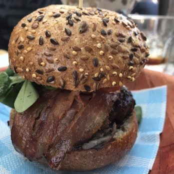 Makamaka - Dude burger - Burgers Near Me - Barcelona, B Makamaka - Dude burger - Burgers Near Me - Barcelona, B