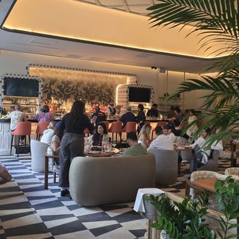 Eight Bar - American Near Me - Miami, Florida